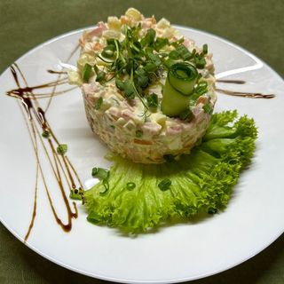 Олів'є з ковбасою (300г)