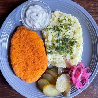 Курячий шніцель з картопляним пюре