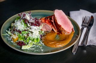 Свинско бон филе в бекон,... (350г)