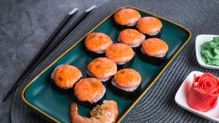 Ролл запеченный с креветками (270г)