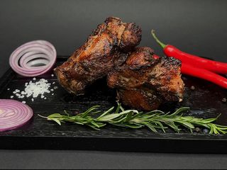 Шашлик зі свинячоі шиї   (замовлення приймаються від 200грам) (100g)