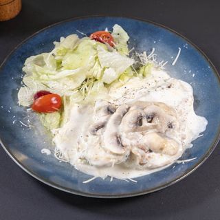 Piept de Pui cu Sos de Ciuperci 330 Gr.