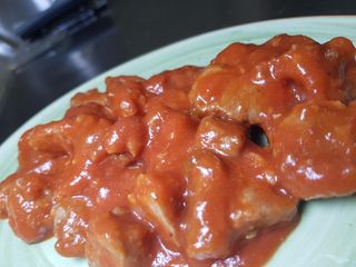 Carne con tomate