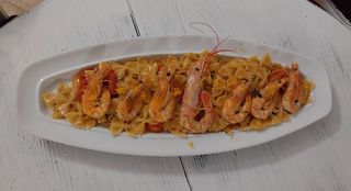 Farfalle cu creveti si portocale