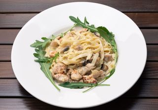 Tagliatelle s piletinom i povrćem