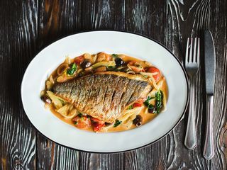 Дорадо з овочами і оливками (330g)