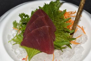 C2. Sashimi tonno - 4 pezzi
