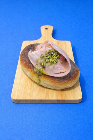 Fagottino mortadella, mozzarella e pistacchi