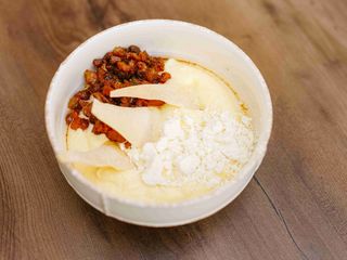 Банош з бринзою і шкварками 350г