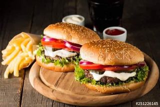 2 бр. пилешки хамбурргер+картофи+наливен айрян