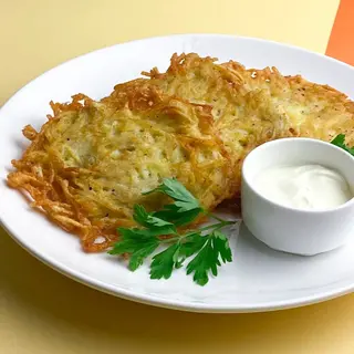 potato pancakes with sour cream and salad