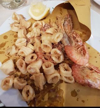 frittura di calamari e gamberi