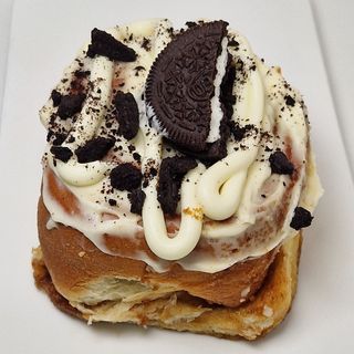 Cinnamon Roll Oreo