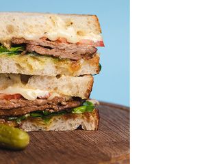 Сендвiч з телятиною та трюфельним соусом (380g)