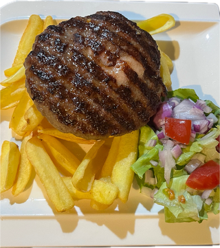 Punjena pljeskavica sa pomfritom