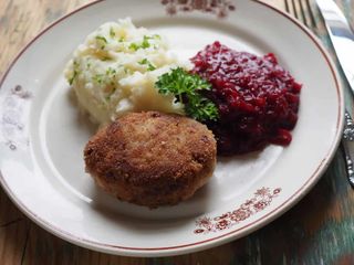 Kotlet mielony,ziemniaki