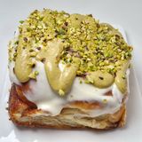 Cinnamon Roll Pistacho