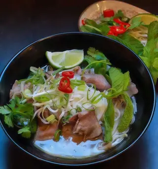 Pho bò ternera .