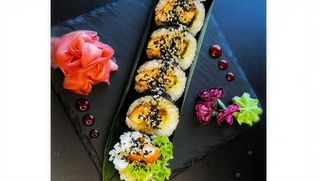 Futomaki pieczony łosoś 6 szt