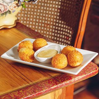 ელარჯის ბურთულები ბაჟესთან ერთად