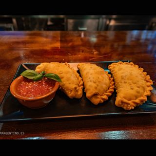 Tabla De Empanadas Fritas Criollas (3 Uds.)