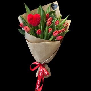 15 Lalele Rosii+Inima din Pluș