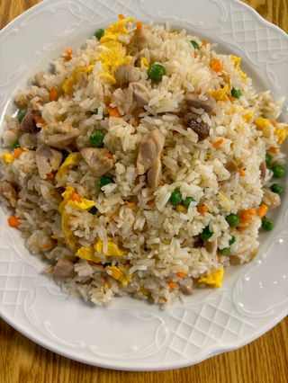 Arroz frito con pollo