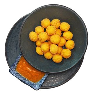 Kulki ziemniaczane z sosem tajskim