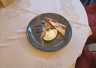 Plăcintă cu mere și înghețată