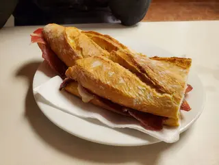 Bocadillo Serranito