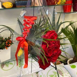 Poseta cu 11 trandafiri rosii 