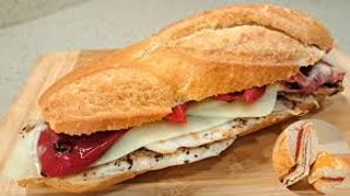 Montadito de pollo con jamón y queso