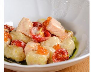 Полтавські картопляні галушки з сьомгою та червоною ікрою (250g)