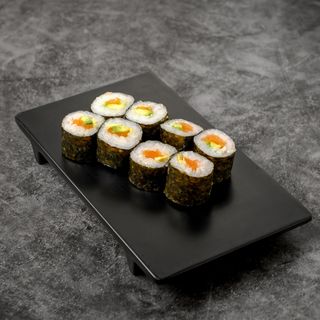 Maki salmon aguacate