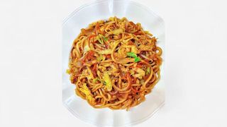 22   Prženi pirinčani rezanci sa povrćem  /veg Fried Rice Noodles