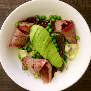 მწვანე სალათი 
პასტრამით