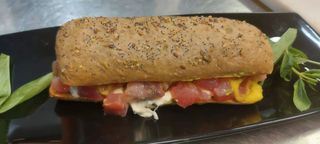 Panino con tartare di tonno