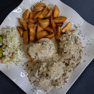 Teleći medaljoni u sosu od gljiva