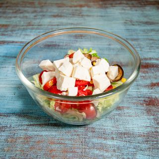 1. Insalata verde, verdure grigliate,pom, mozzarella, carote, mais