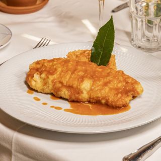 Cachopo de merluza relleno de centollu 