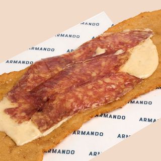 NEW! Croque-Monsieur de parmesano y salchichón