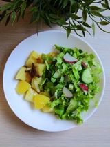 Комбинирана гарнитура от картофи и салата по избор