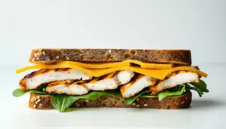 Bocadillo Especial Pechuga De Pollo Vegetal Con Queso