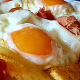 Huevos Fritos con Jamón &  Patatas Belgas (as Rubias)