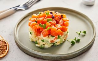 Олівʼє з соленим лососем