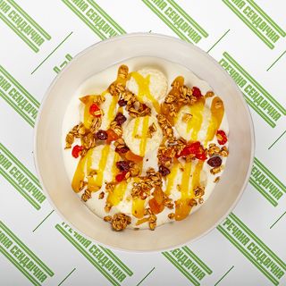 Ліниві вареники із гранолою та сметаною (240г)