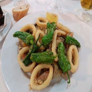 Calamares Con Pimientos De Padrón