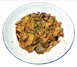 Pollo con setas chinas y bambú