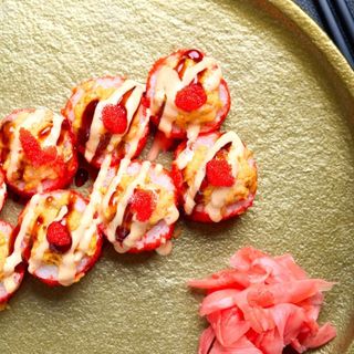 Vruće rolice sa lososom