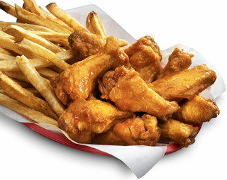 Alitas de pollo con patata (ración)